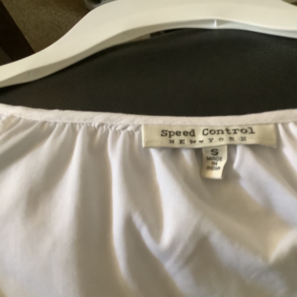 Speed Control New York, White Tunic Blouse, Size small. - Picture 3 of 7